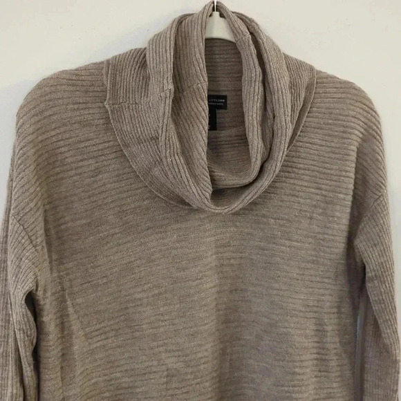 Adrienne‎ Vittadini Sweater Merino Wool 3/4 sleeve size Small Tan - Picture 2 of 9